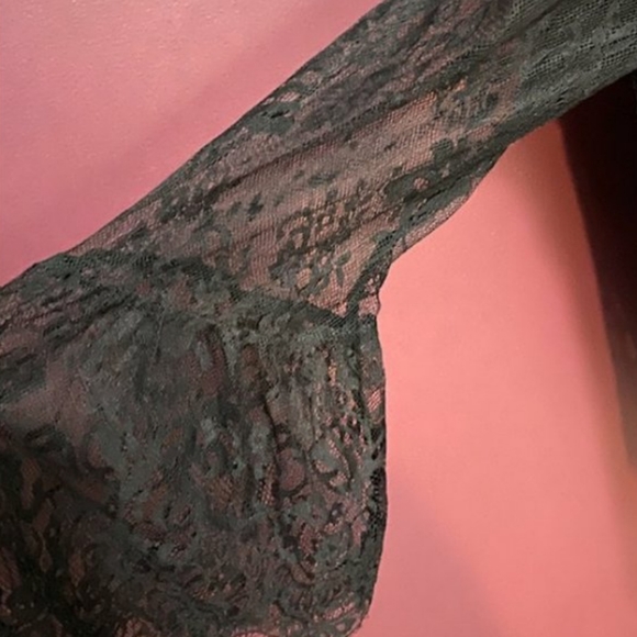 **SOLD**Entro black lace crochet trim bell sleeve top NWT - Picture 6 of 12